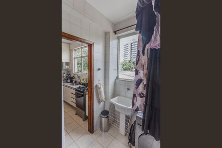 Apartamento à venda com 180m², 3 quartos e 2 vagas Apartamento à venda com 180m², 3 quartos e 2 vagasÁrea de Serviço