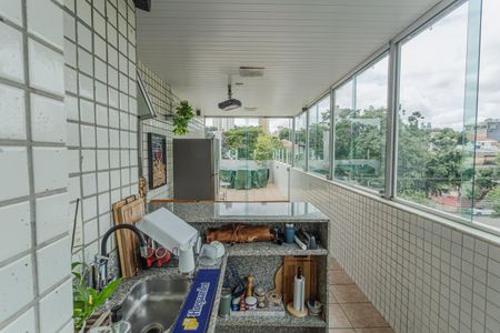 Apartamento à venda com 180m², 3 quartos e 2 vagas Apartamento à venda com 180m², 3 quartos e 2 vagasCobertura