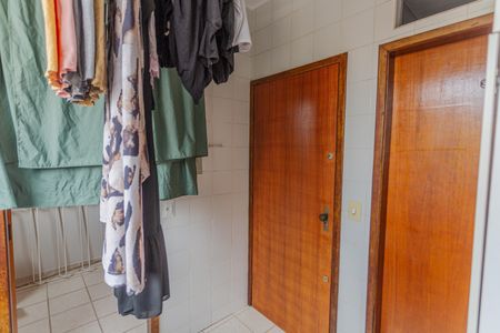 Apartamento à venda com 180m², 3 quartos e 2 vagas Apartamento à venda com 180m², 3 quartos e 2 vagasÁrea de Serviço