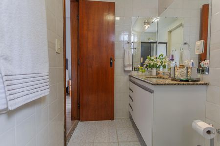 Apartamento à venda com 180m², 3 quartos e 2 vagas Apartamento à venda com 180m², 3 quartos e 2 vagasBanheiro da Suíte