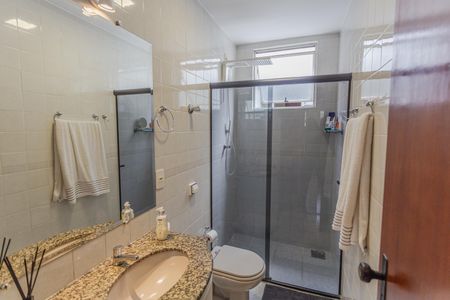 Apartamento à venda com 180m², 3 quartos e 2 vagas Apartamento à venda com 180m², 3 quartos e 2 vagasBanheiro Social