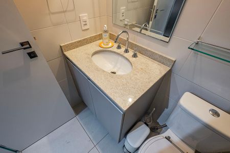 Banheiro de kitnet/studio para alugar com 1 quarto, 27m² em Pinheiros, São Paulo