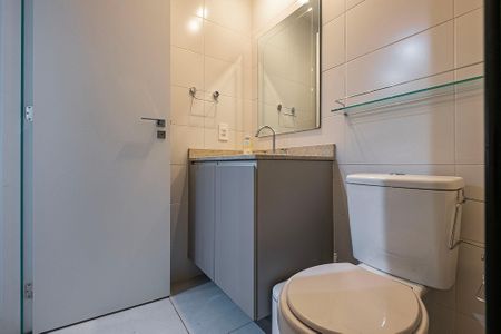 Banheiro de kitnet/studio para alugar com 1 quarto, 27m² em Pinheiros, São Paulo