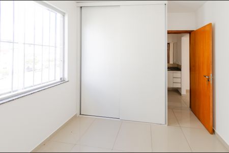 Quarto 2 de apartamento para alugar com 2 quartos, 55m² em Castelo, Belo Horizonte