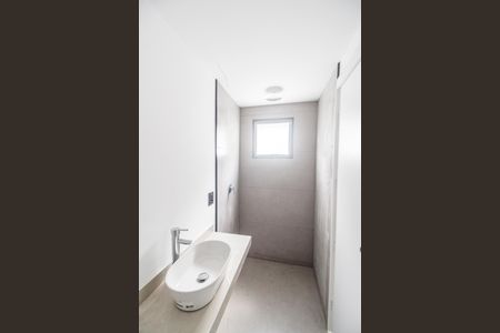 Casa de condomínio para alugar com 370m², 4 quartos e 6 vagasBanheiro da Suíte