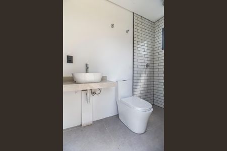 Casa de condomínio para alugar com 370m², 4 quartos e 6 vagasBanheiro