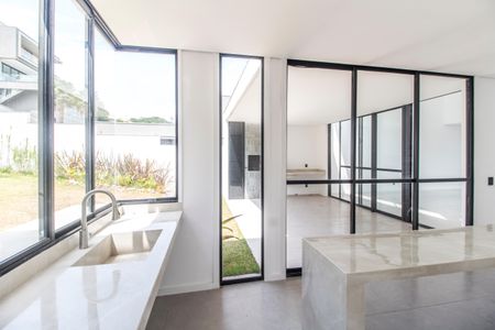 Casa de condomínio para alugar com 370m², 4 quartos e 6 vagasCozinha