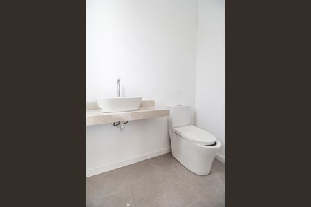 Casa de condomínio para alugar com 370m², 4 quartos e 6 vagasLavabo