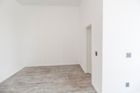 Casa de condomínio para alugar com 370m², 4 quartos e 6 vagasCloset