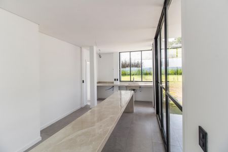 Casa de condomínio para alugar com 370m², 4 quartos e 6 vagasCozinha