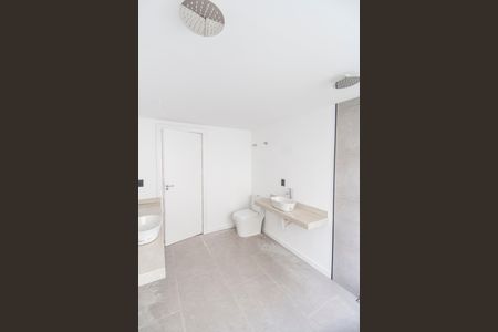 Casa de condomínio para alugar com 370m², 4 quartos e 6 vagasBanheiro da Suíte