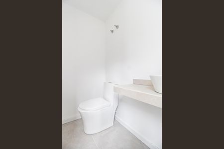 Casa de condomínio para alugar com 370m², 4 quartos e 6 vagasBanheiro da Suíte