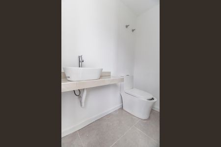 Casa de condomínio para alugar com 370m², 4 quartos e 6 vagasBanheiro da Suíte