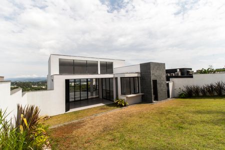 Casa de condomínio para alugar com 370m², 4 quartos e 6 vagasQuintal