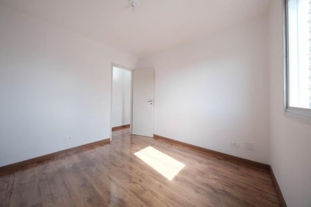 Quarto 2 de apartamento para alugar com 3 quartos, 65m² em Vila Araguaia, São Paulo
