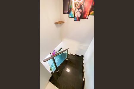 Casa de condomínio para alugar com 73m², 2 quartos e 2 vagasEscada