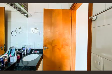 Casa de condomínio para alugar com 73m², 2 quartos e 2 vagasBanheiro da Suíte 1