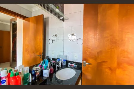 Casa de condomínio para alugar com 73m², 2 quartos e 2 vagasBanheiro da Suíte 1