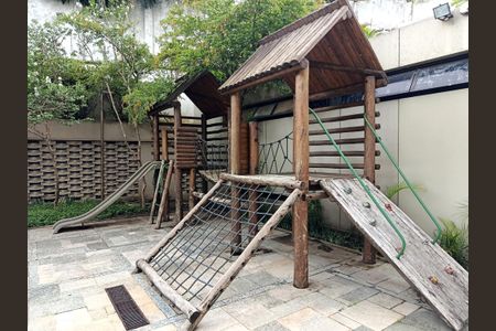 Apartamento à venda com 267m², 4 quartos e 4 vagas Apartamento à venda com 267m², 4 quartos e 4 vagasPlayground