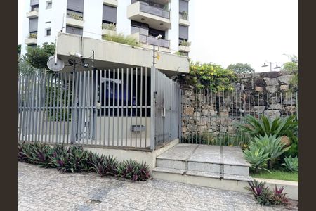 Apartamento à venda com 267m², 4 quartos e 4 vagas Apartamento à venda com 267m², 4 quartos e 4 vagasEntrada do condomínio