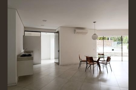Apartamento à venda com 267m², 4 quartos e 4 vagas Apartamento à venda com 267m², 4 quartos e 4 vagasSalão de Festas
