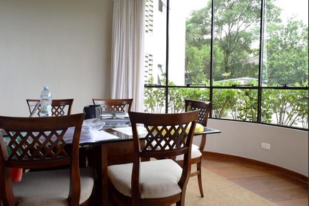 Sala de apartamento à venda com 4 quartos, 267m² em Vila Madalena, São Paulo