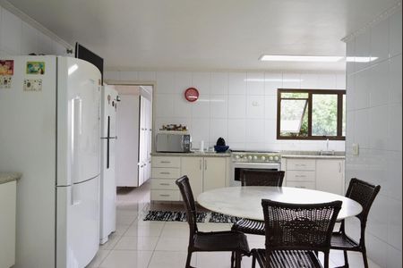 Apartamento à venda com 267m², 4 quartos e 4 vagasCozinha