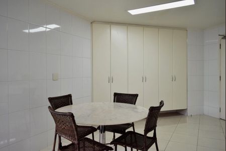 Apartamento à venda com 267m², 4 quartos e 4 vagasCozinha