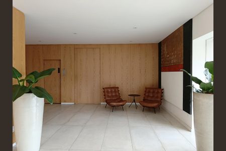 Apartamento à venda com 267m², 4 quartos e 4 vagas Apartamento à venda com 267m², 4 quartos e 4 vagasHall entrada do edifício