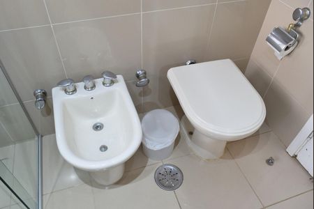 Apartamento à venda com 267m², 4 quartos e 4 vagasBanheiro social