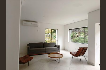 Apartamento à venda com 267m², 4 quartos e 4 vagas Apartamento à venda com 267m², 4 quartos e 4 vagasSalão de Festas