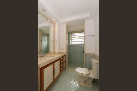 Apartamento à venda com 259m², 2 quartos e 2 vagasBanheiro da Suíte 1