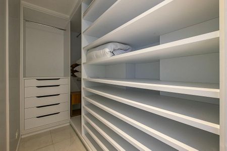 Apartamento para alugar com 100m², 2 quartos e 1 vaga Apartamento para alugar com 100m², 2 quartos e 1 vagaSuíte 1 - Closet