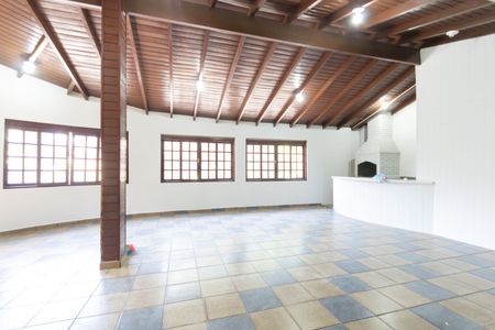 Casa à venda com 910m², 4 quartos e sem vaga Casa à venda com 910m², 4 quartos e sem vagaSala (Casa 2)