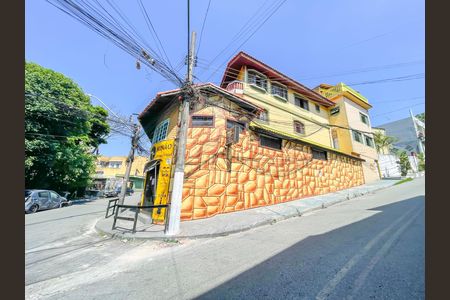 Casa à venda com 910m², 4 quartos e sem vaga Casa à venda com 910m², 4 quartos e sem vagaFachada