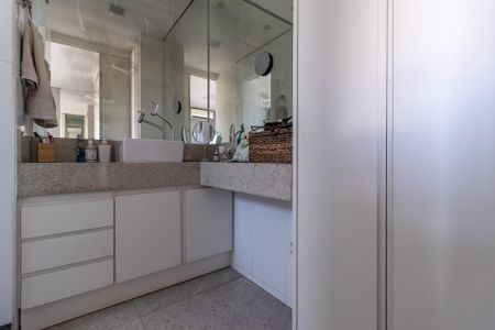 Apartamento à venda com 126m², 3 quartos e 2 vagasBanheiro da Suíte