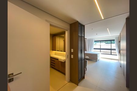 Quarto Suíte de kitnet/studio para alugar com 1 quarto, 35m² em Vila Nova Conceição, São Paulo