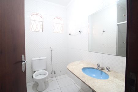 Casa para alugar com 110m², 3 quartos e 2 vagasBanheiro comum