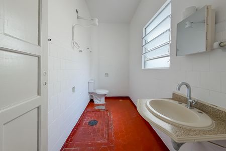 Casa para alugar com 90m², 2 quartos e sem vaga Casa para alugar com 90m², 2 quartos e sem vagaBanheiro Corredor