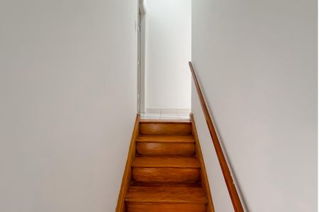 Escada de casa para alugar com 2 quartos, 90m² em Ipiranga, São Paulo