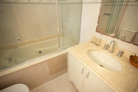 Apartamento à venda com 82m², 3 quartos e 2 vagasBANHEIRO DA SUÍTE