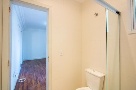 Casa à venda com 110m², 2 quartos e 2 vagasBanheiro do quarto 1