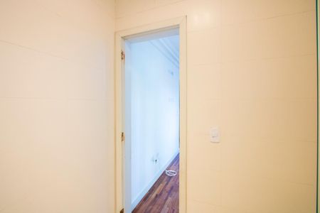 Casa à venda com 110m², 2 quartos e 2 vagasBanheiro do quarto 1