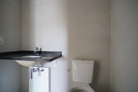 Banheiro suíte  de apartamento à venda com 2 quartos, 65m² em Auxiliadora, Porto Alegre