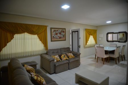 Sala de casa à venda com 3 quartos, 108m² em Vila Helena, Santo André