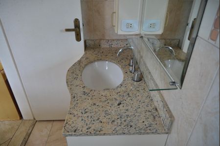 Casa à venda com 108m², 3 quartos e 3 vagasBanheiro da Suíte 1