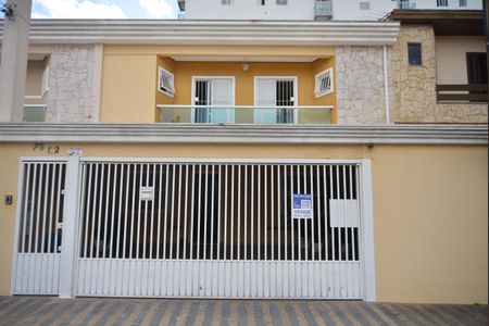 Casa à venda com 108m², 3 quartos e 3 vagasFachada