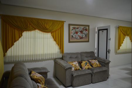 Casa à venda com 108m², 3 quartos e 3 vagasSala