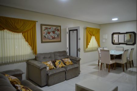 Casa à venda com 108m², 3 quartos e 3 vagasSala