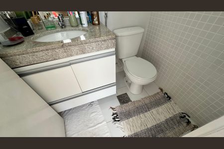 Apartamento à venda com 70m², 2 quartos e 2 vagasBanheiro quarto 2